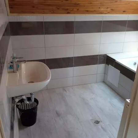 Fenyveskert Udulohaz